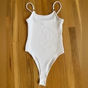 Topshop White Textured Ring Strap Bodysuit Size US 2